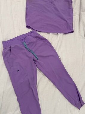 Figs Women's Lavender Scrub Set with Teal Drawstring